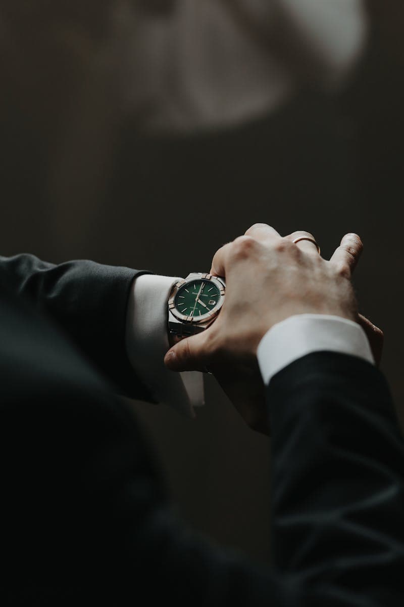 Detail van een gentleman's horloge — Maelor lifestyle management voor vermogende families in België